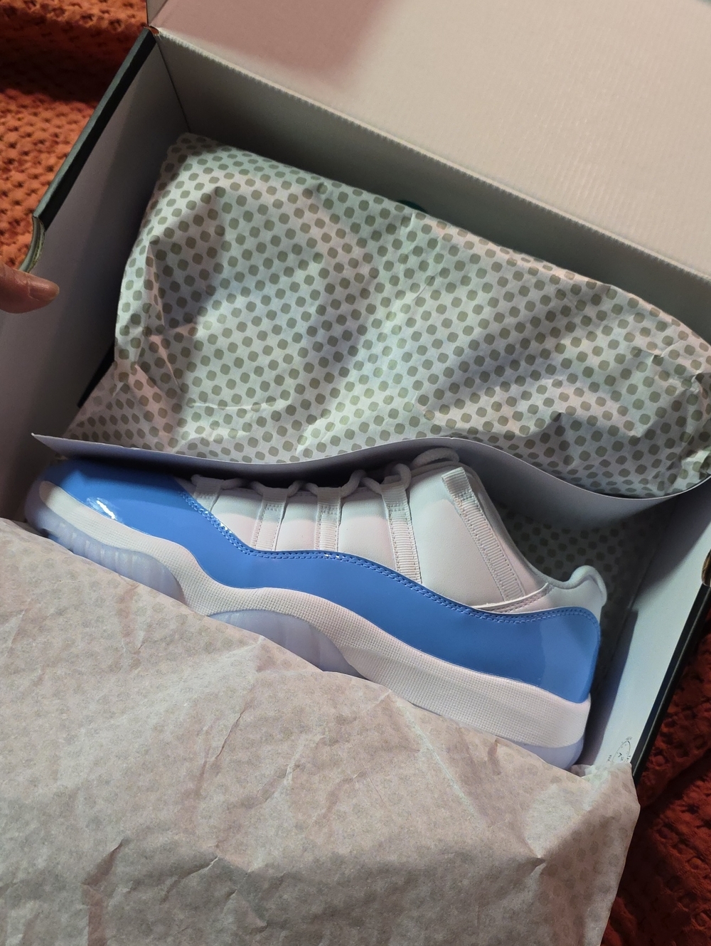 Men's air jordan 11 Low in White and university Blue